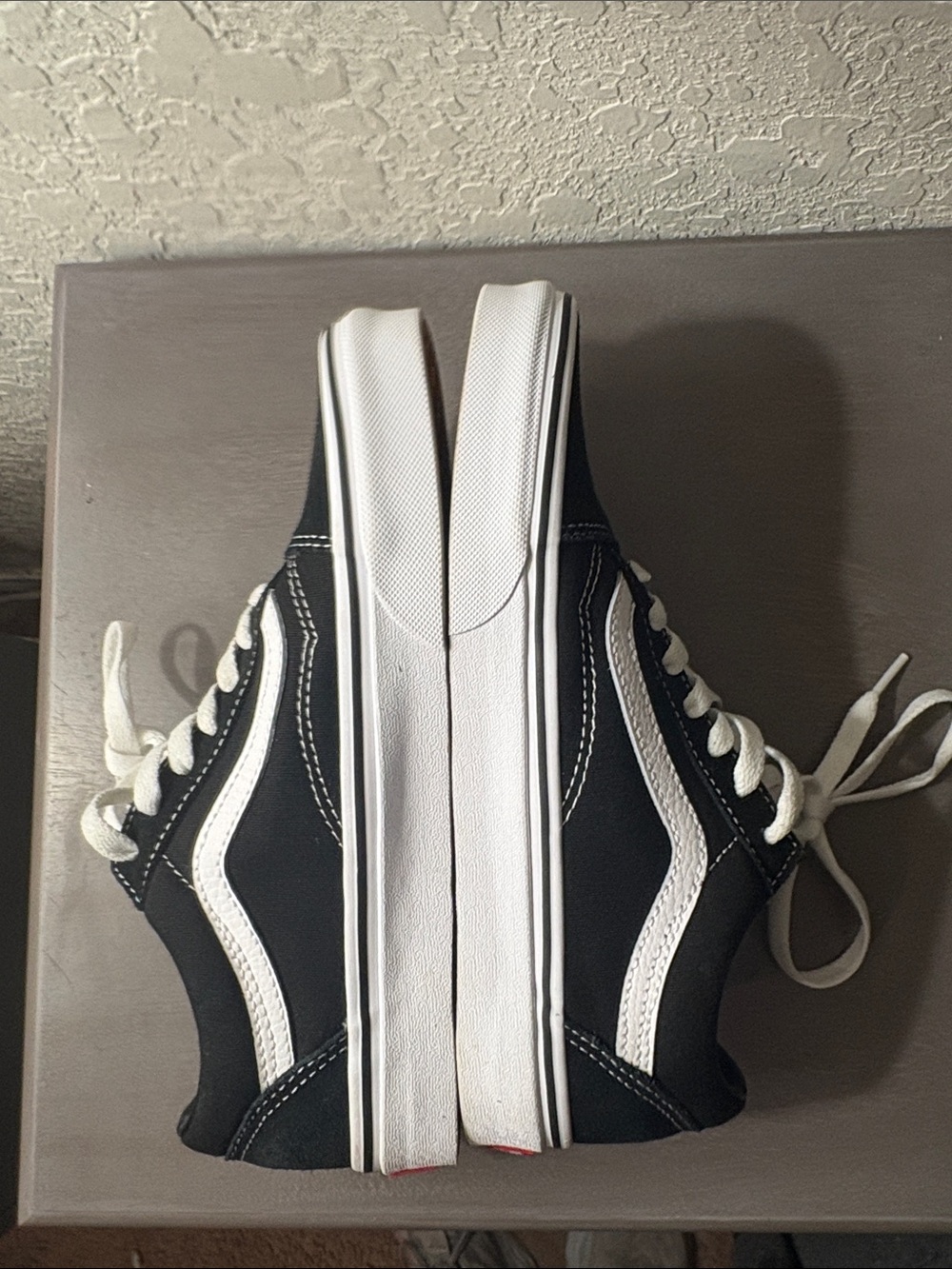 Vans Black and White Old Skool Low-Top Sneakers Wm 7.5 or Men’s 6 - Picture 7 of 10